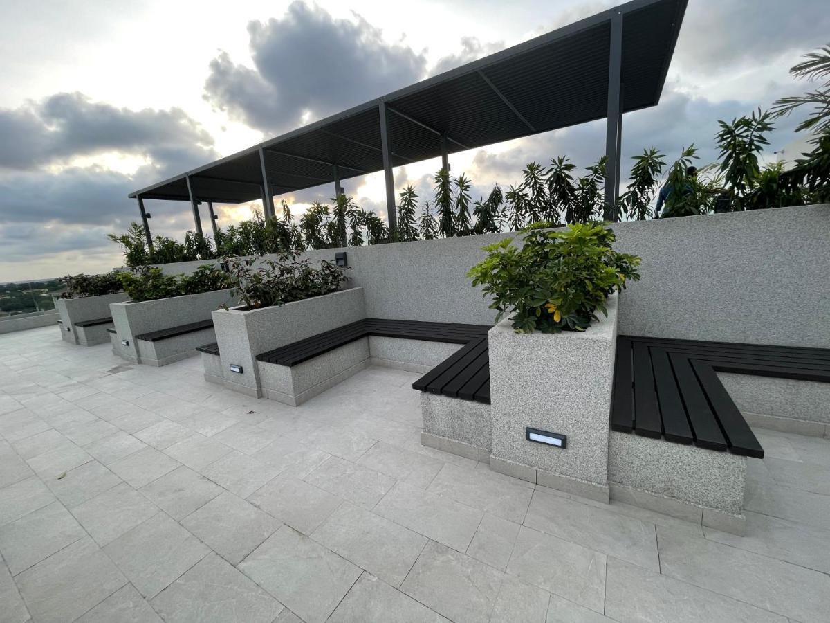 The Lennox Luxury Suites & Apartments Accra Esterno foto